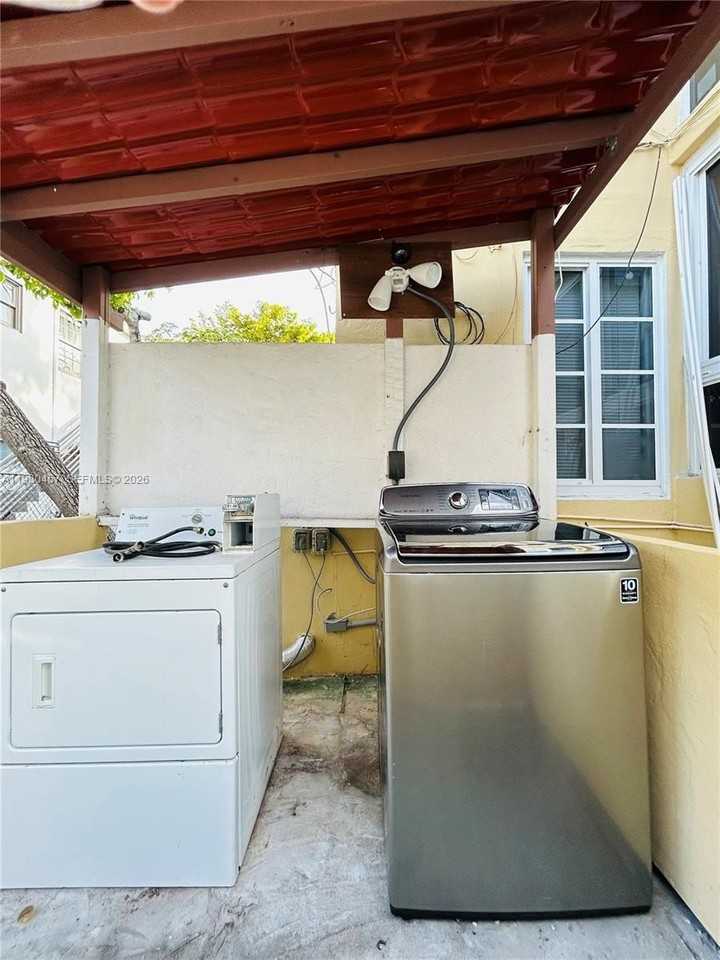 7501 Byron Ave #1A - Photo 3 of 5