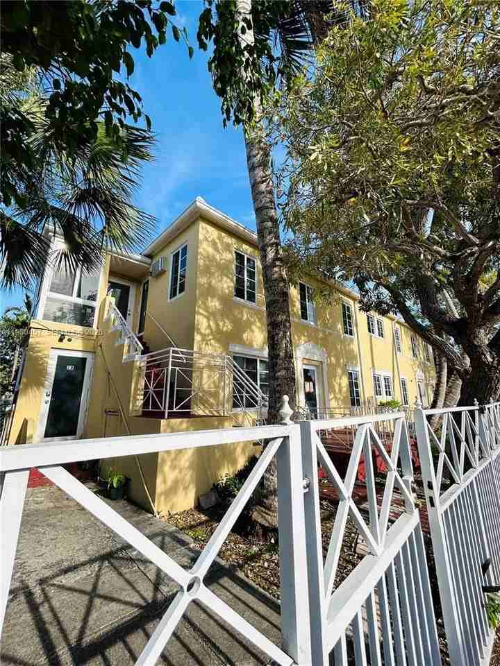 7501 Byron Ave #1A - Photo 4 of 5