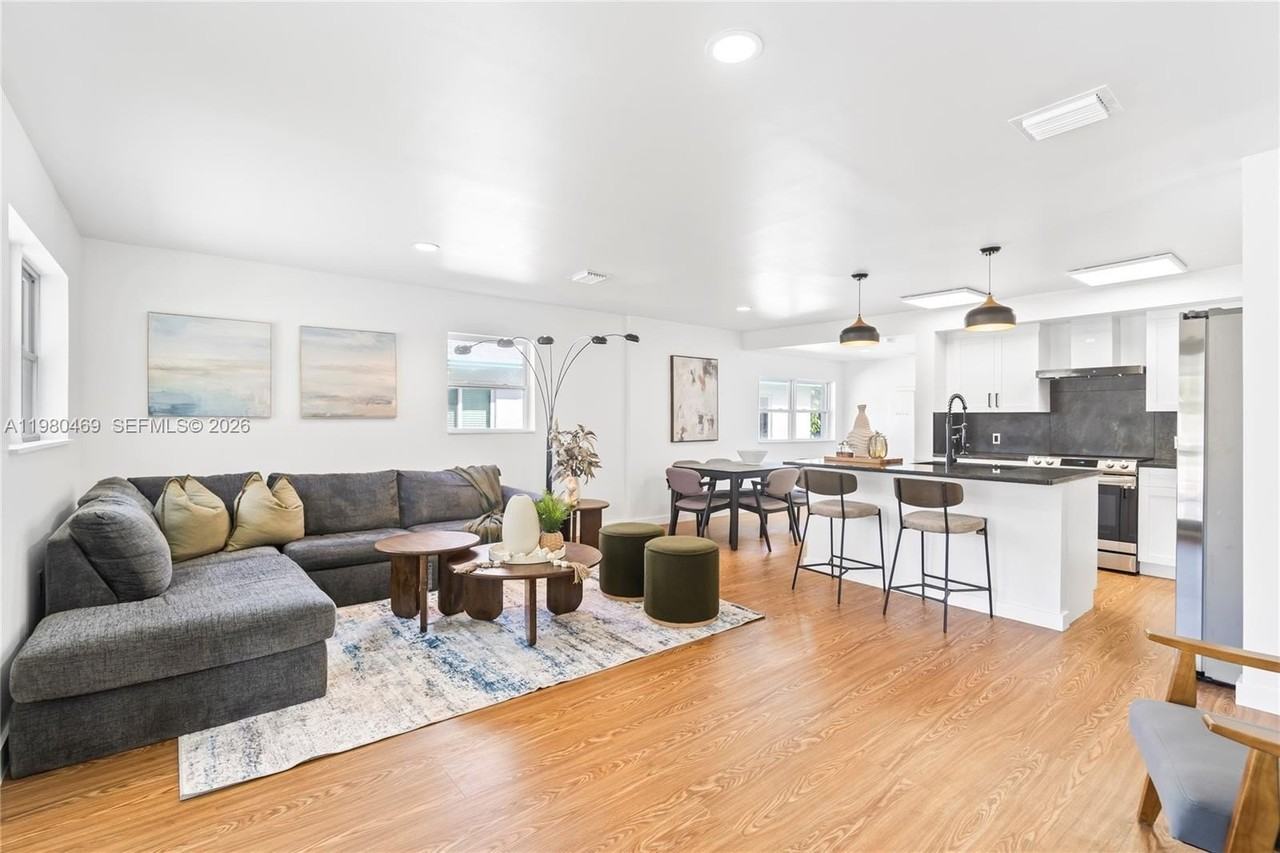 1911 Sw 57th Ave - Photo 6 of 40