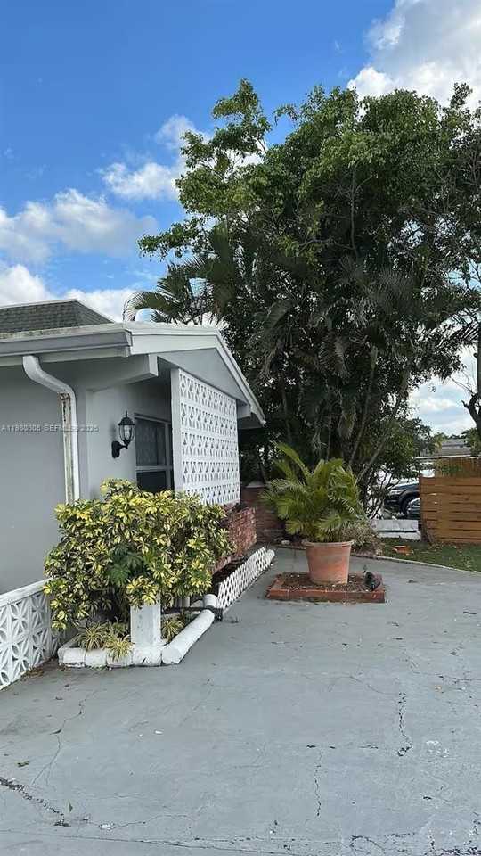 1120 Ne 24th Ave #2 - Photo 2 of 27