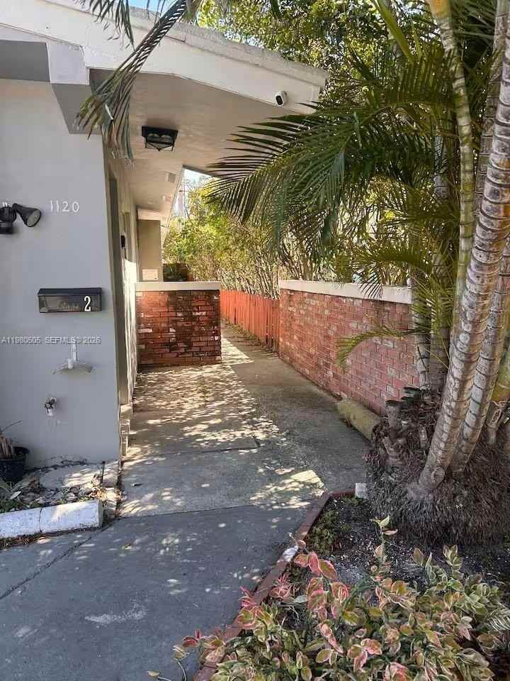 1120 Ne 24th Ave #2 - Photo 3 of 27