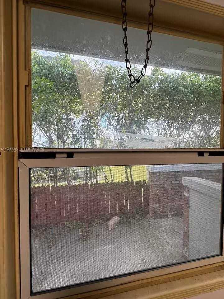 1120 Ne 24th Ave #2 - Photo 6 of 27