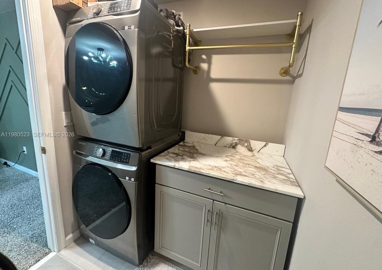 5689 Mentmore Dr - Photo 5 of 19