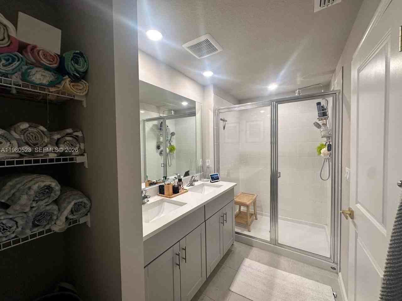 5689 Mentmore Dr - Photo 6 of 19