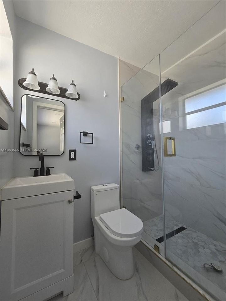 4095 N Andrews Ave #54 - Photo 5 of 11