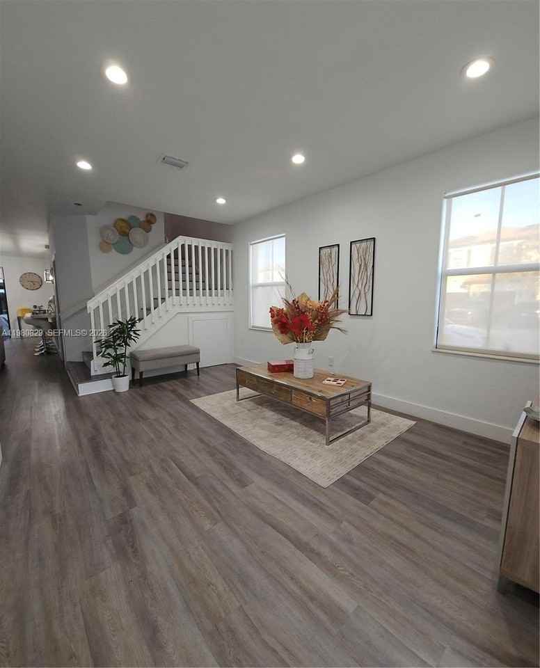 11625 Nw 87th Ln #11625 - Photo 4 of 48