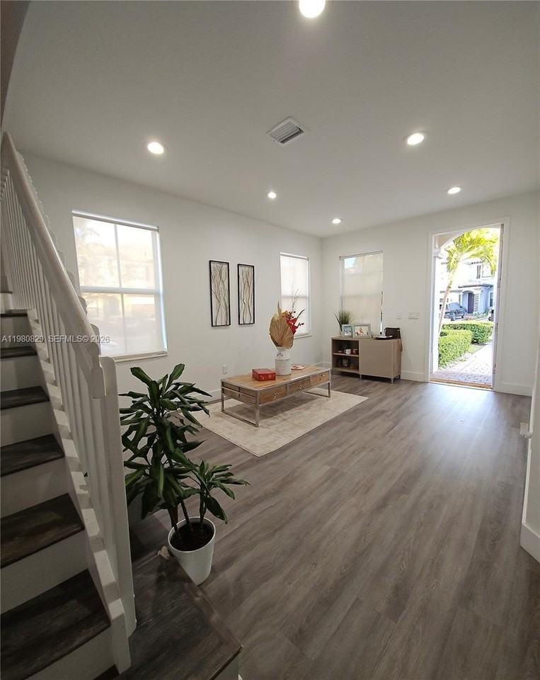 11625 Nw 87th Ln #11625 - Photo 5 of 48