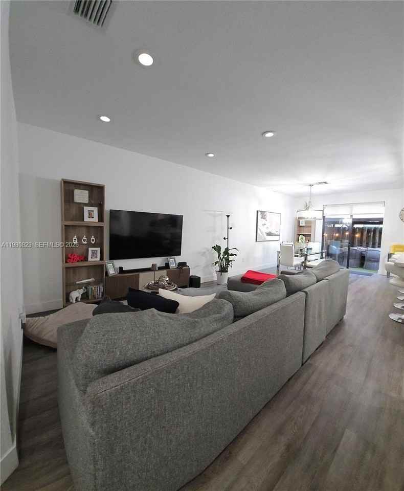 11625 Nw 87th Ln #11625 - Photo 6 of 48