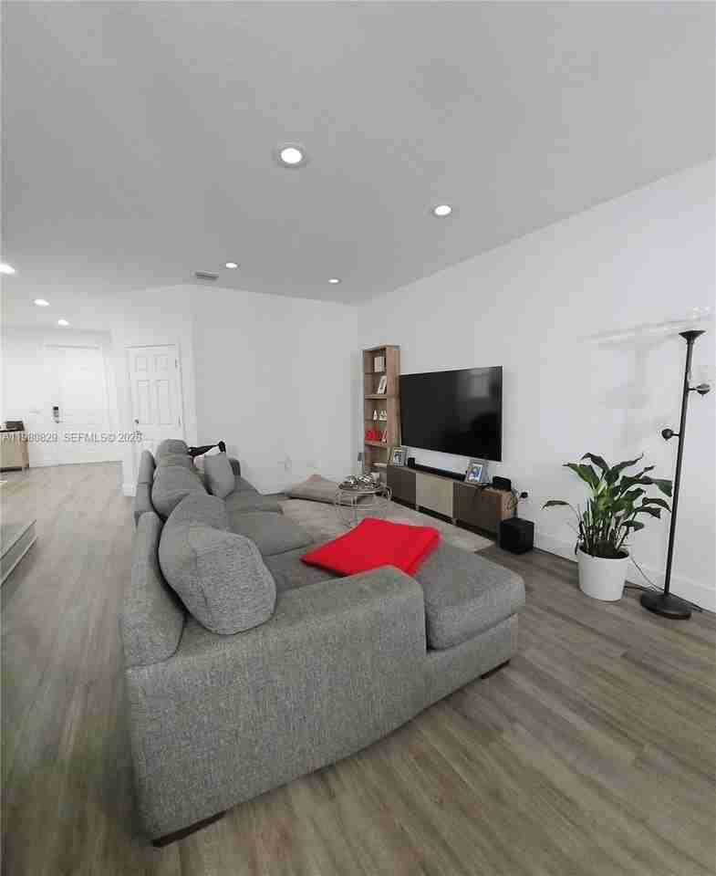 11625 Nw 87th Ln #11625 - Photo 7 of 48