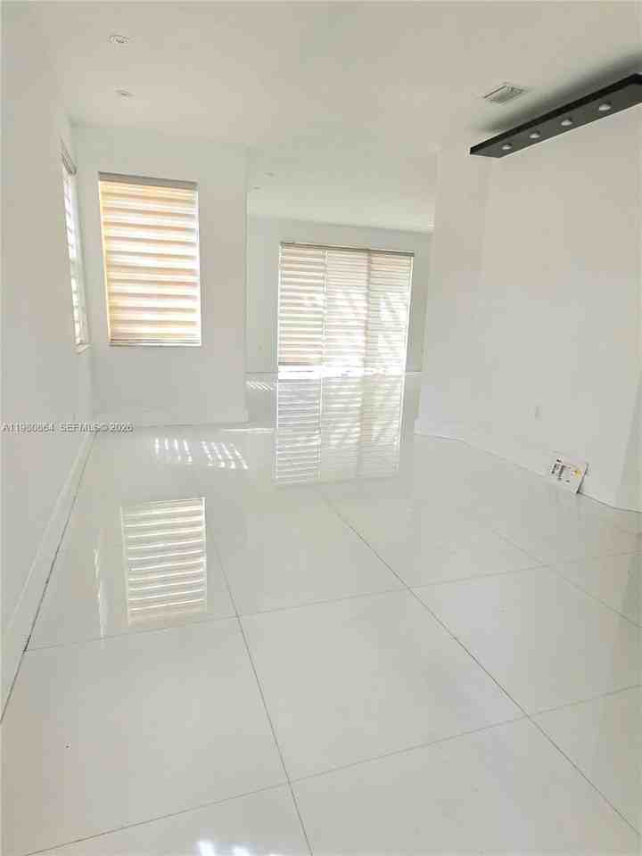 8402 Nw 114th Path #8402 - Photo 3 of 25