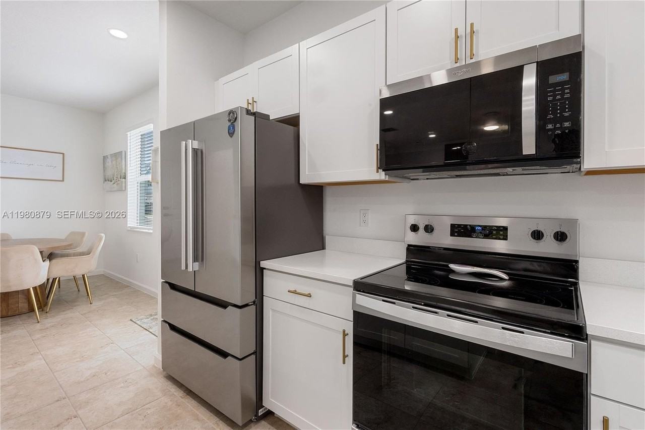 4820 N Longwood Lake Sq - Photo 6 of 28