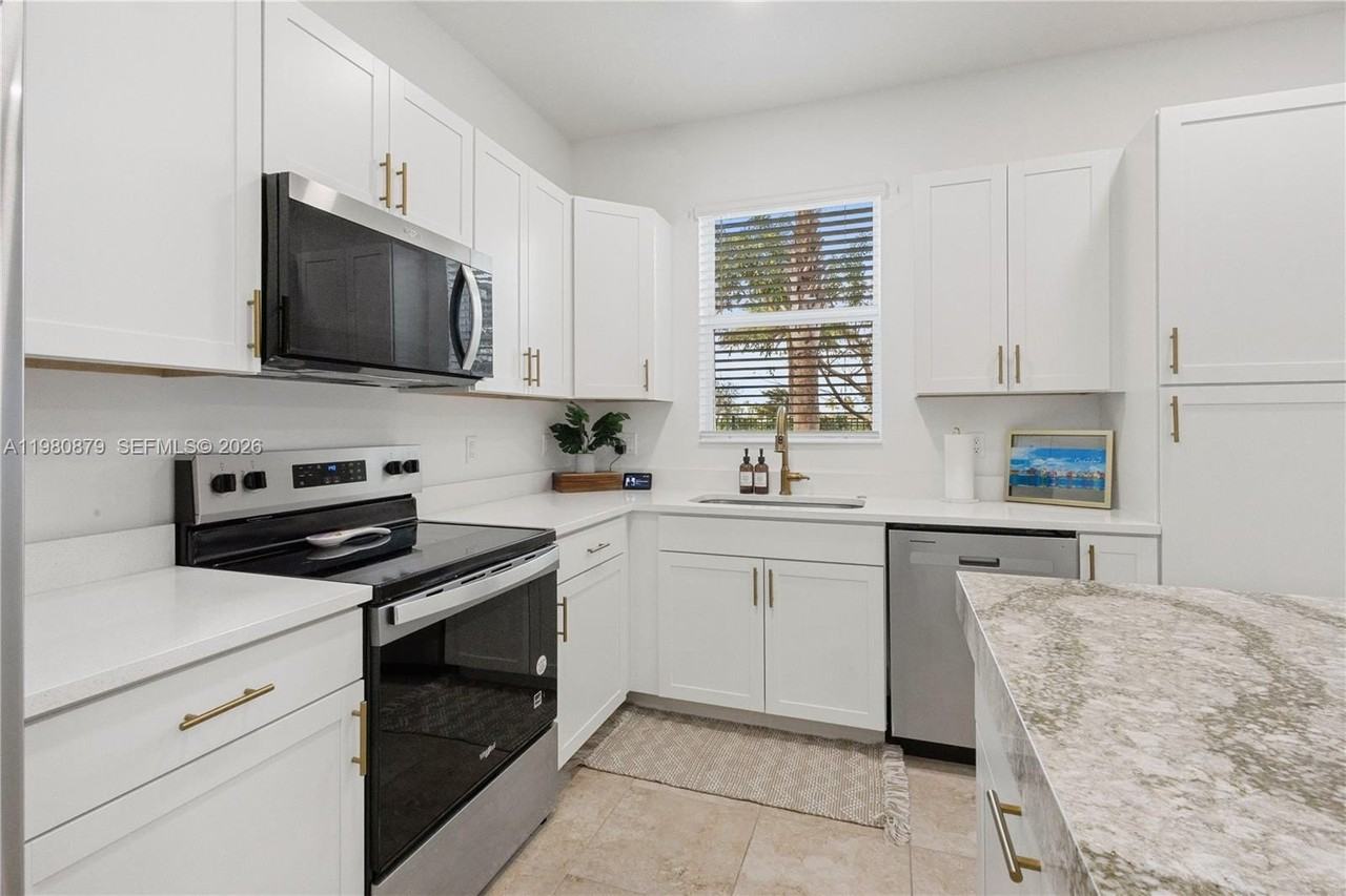 4820 N Longwood Lake Sq - Photo 7 of 28