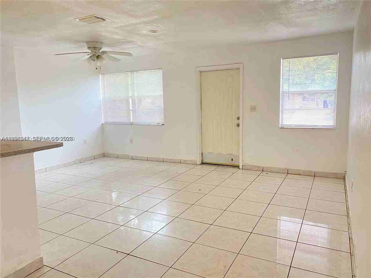 3621 Sw 46th Ave #0 - Photo 4 of 10