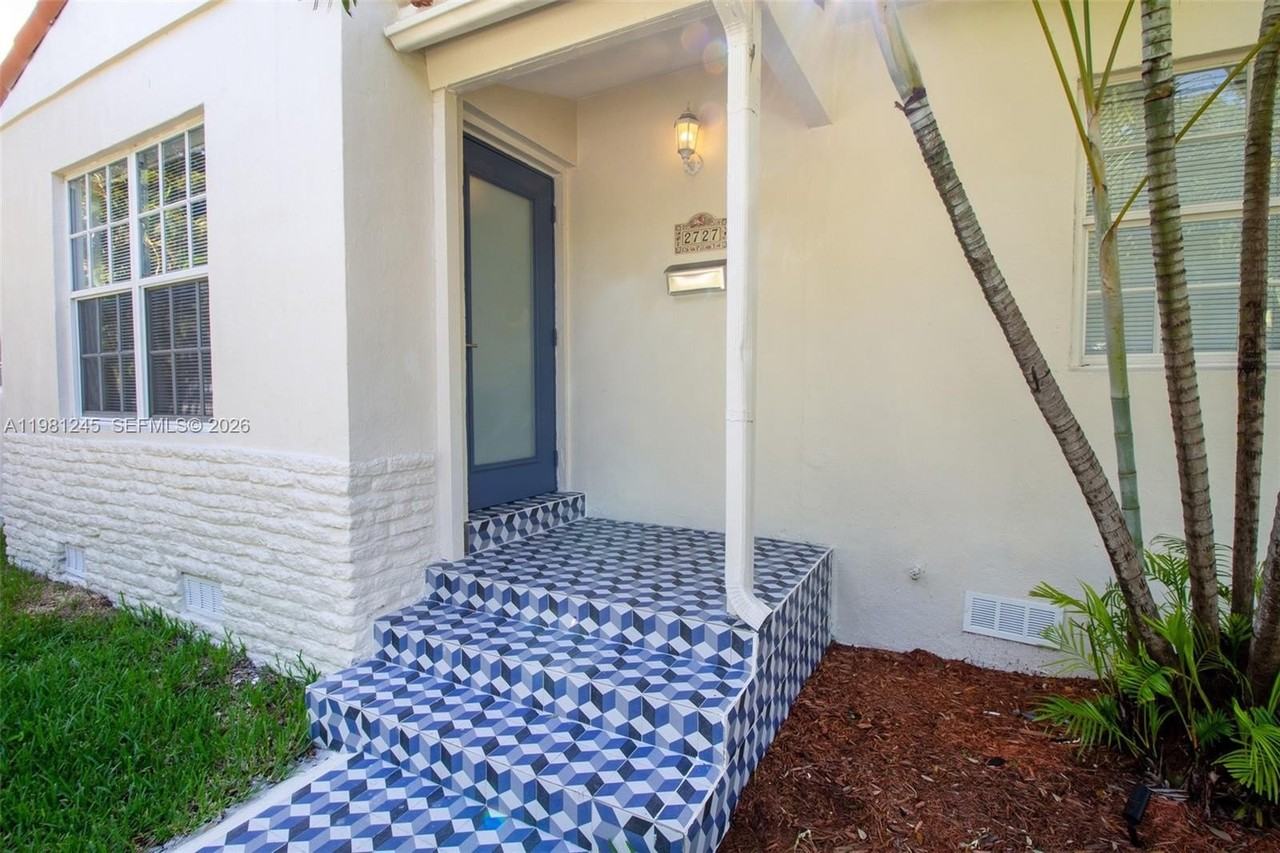 2727 Calusa St - Photo 2 of 19