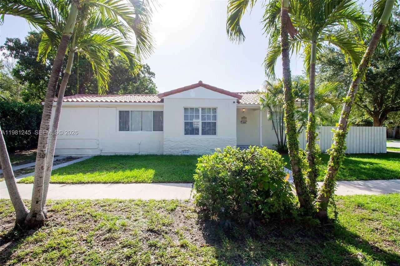 2727 Calusa St - Photo 3 of 19