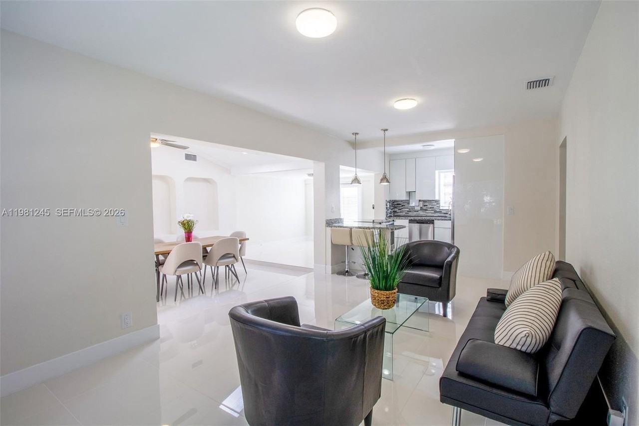 2727 Calusa St - Photo 4 of 19