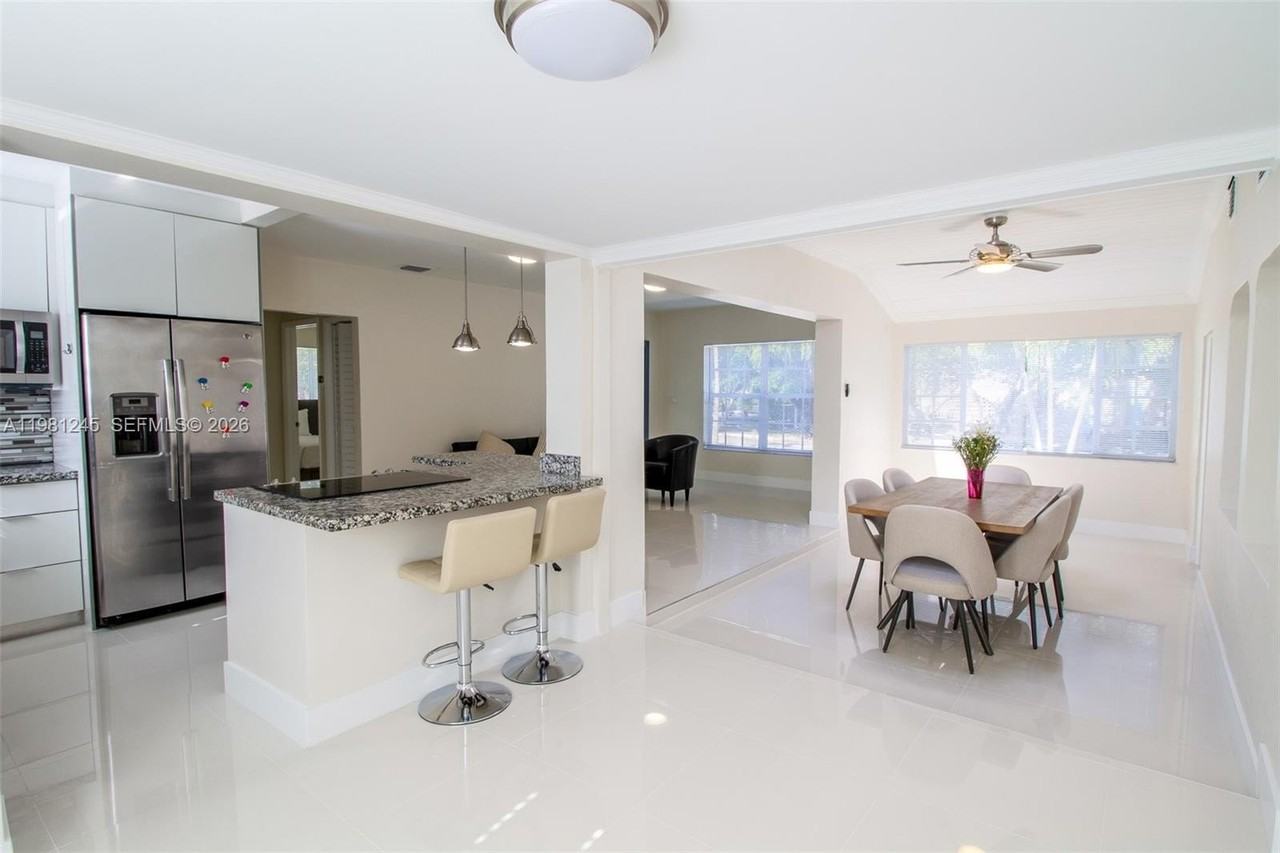 2727 Calusa St - Photo 5 of 19