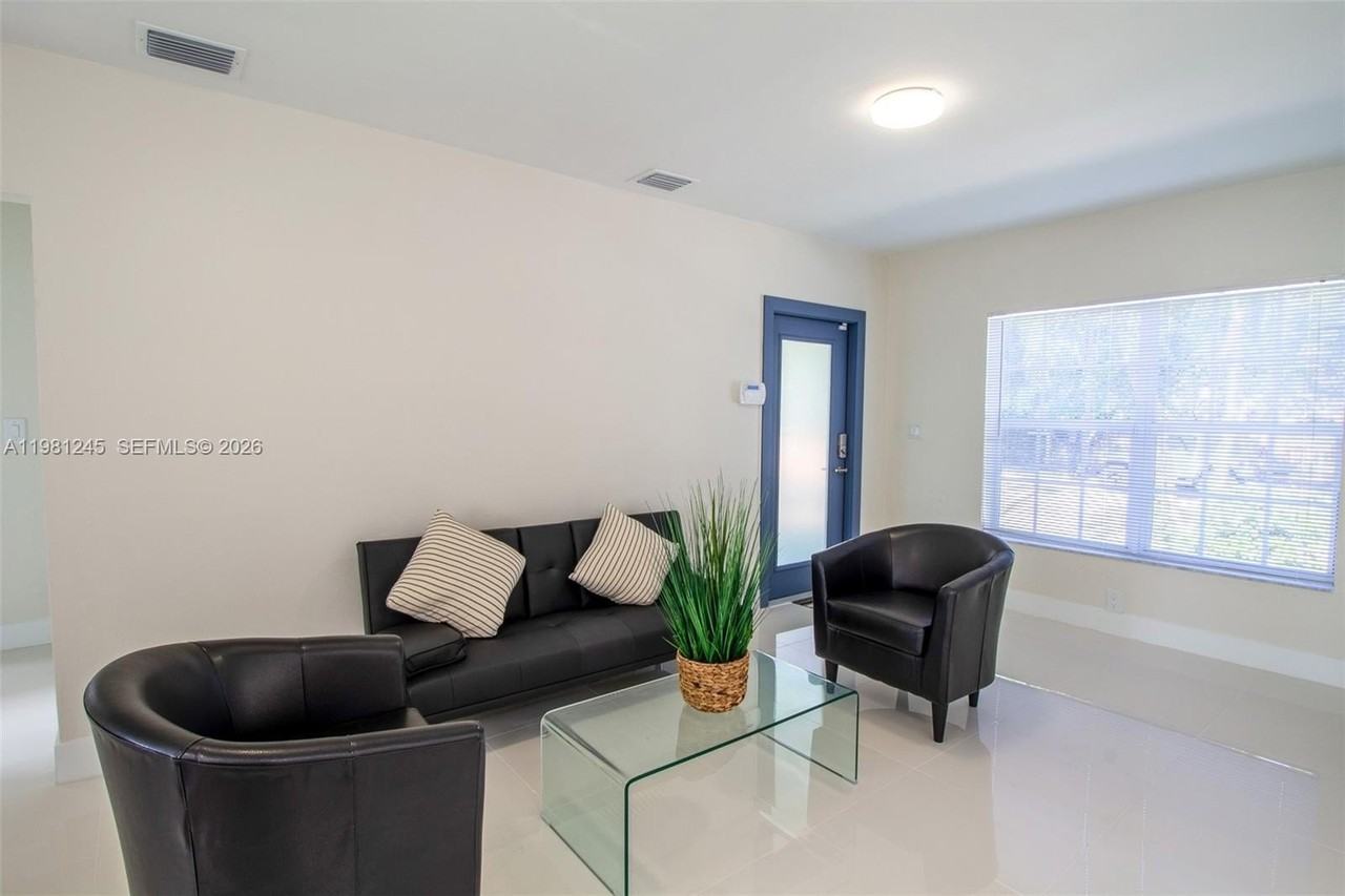 2727 Calusa St - Photo 6 of 19