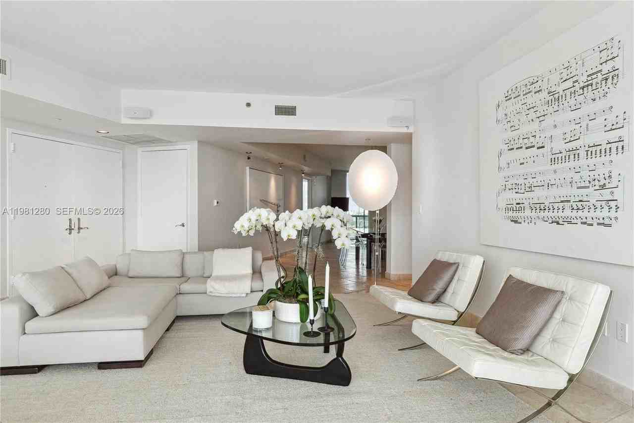 1000 S Pointe Dr #904 - Photo 7 of 27