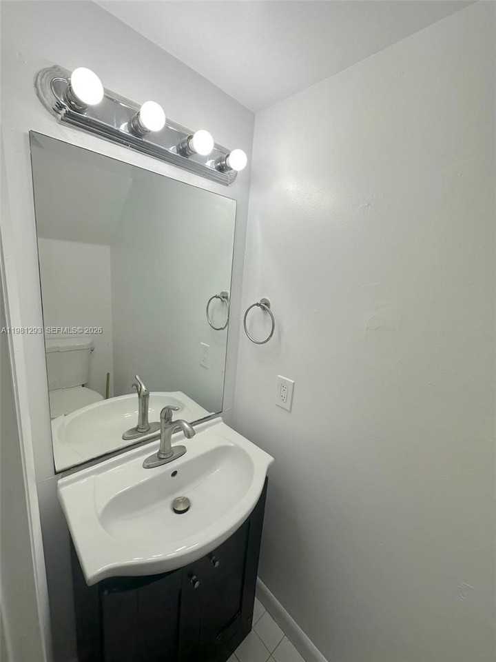1525 Pennsylvania Ave #10 - Photo 5 of 14