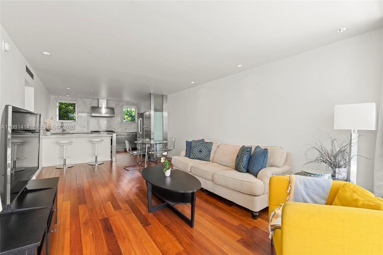 1601 West Ave #202 - Photo 4 of 20