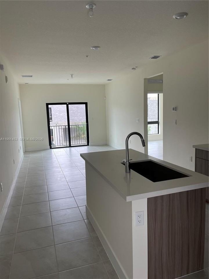 8265 Nw 41st St #401 - Photo 5 of 5