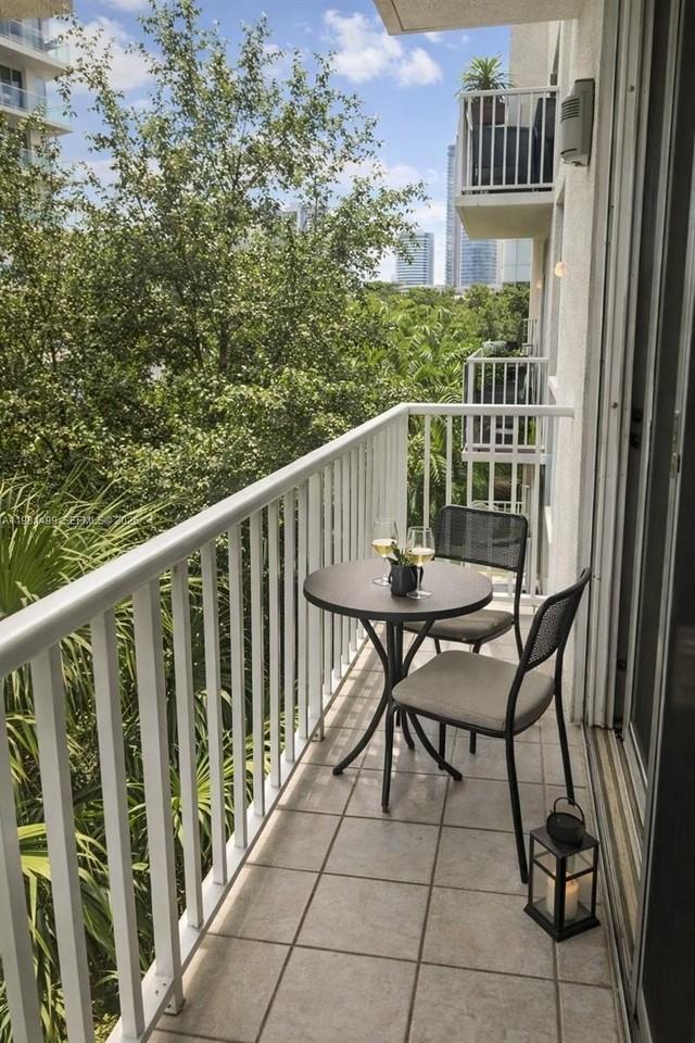 126 Sw 17th Rd #407 - Photo 3 of 8