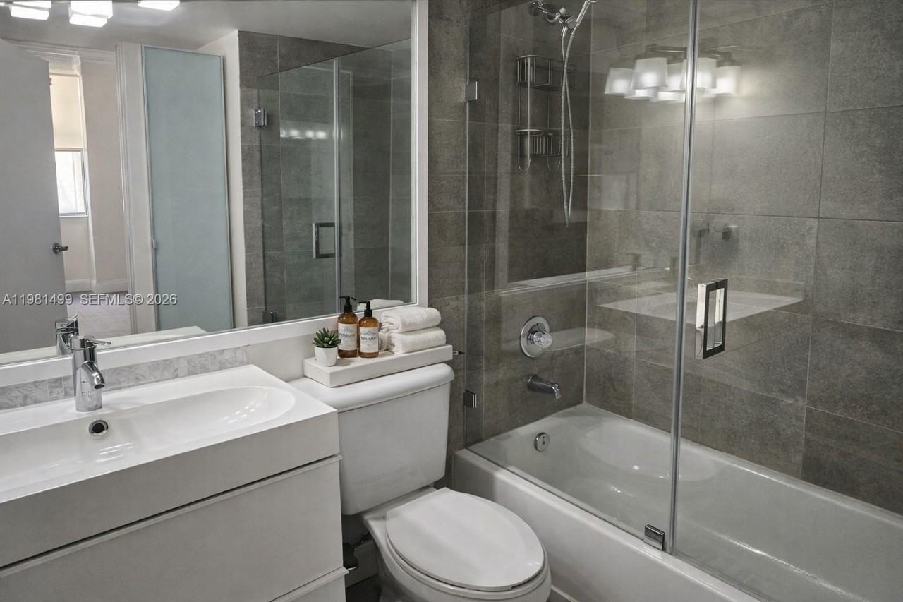 126 Sw 17th Rd #407 - Photo 4 of 8