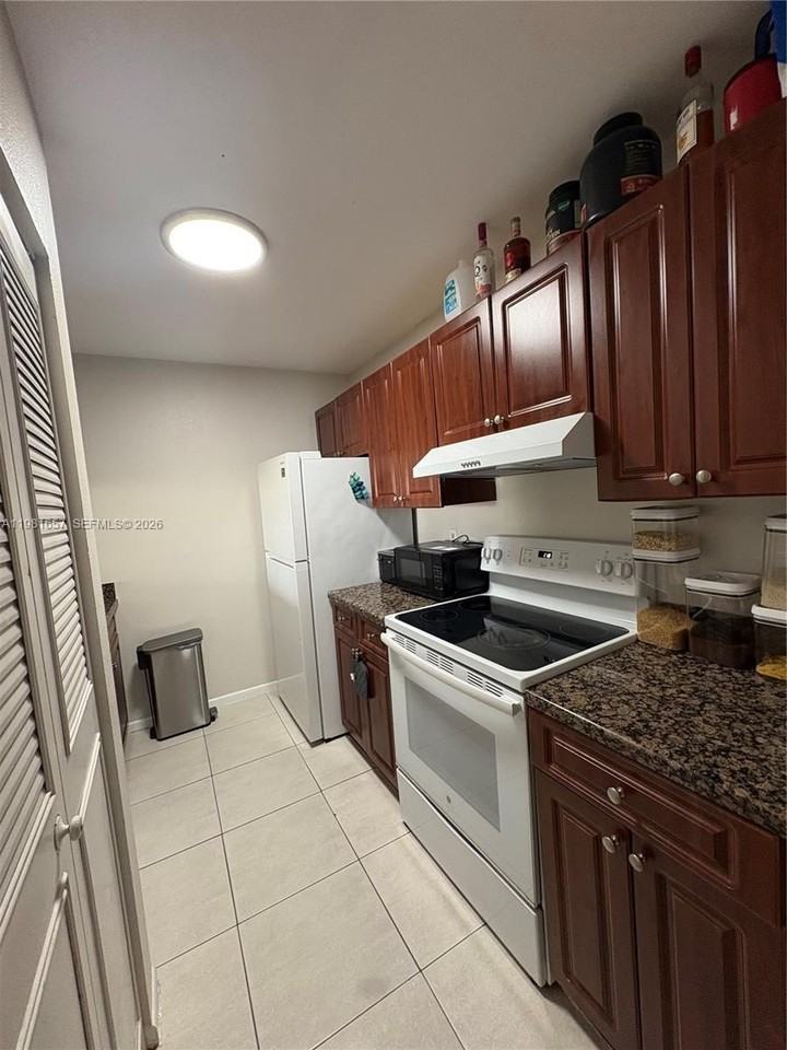 9955 Twin Lakes Dr #9K - Photo 5 of 31