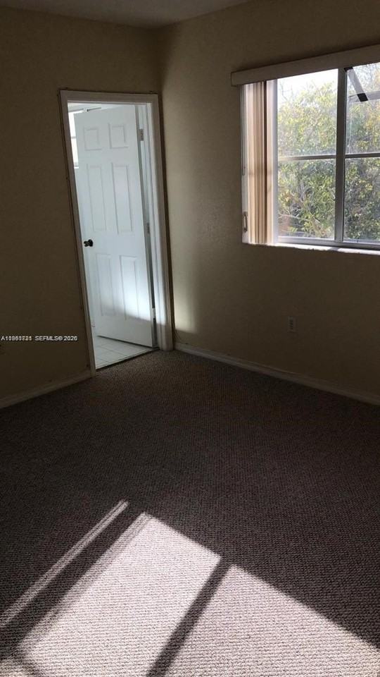 661 Sw 10th St #661 - Photo 6 of 11