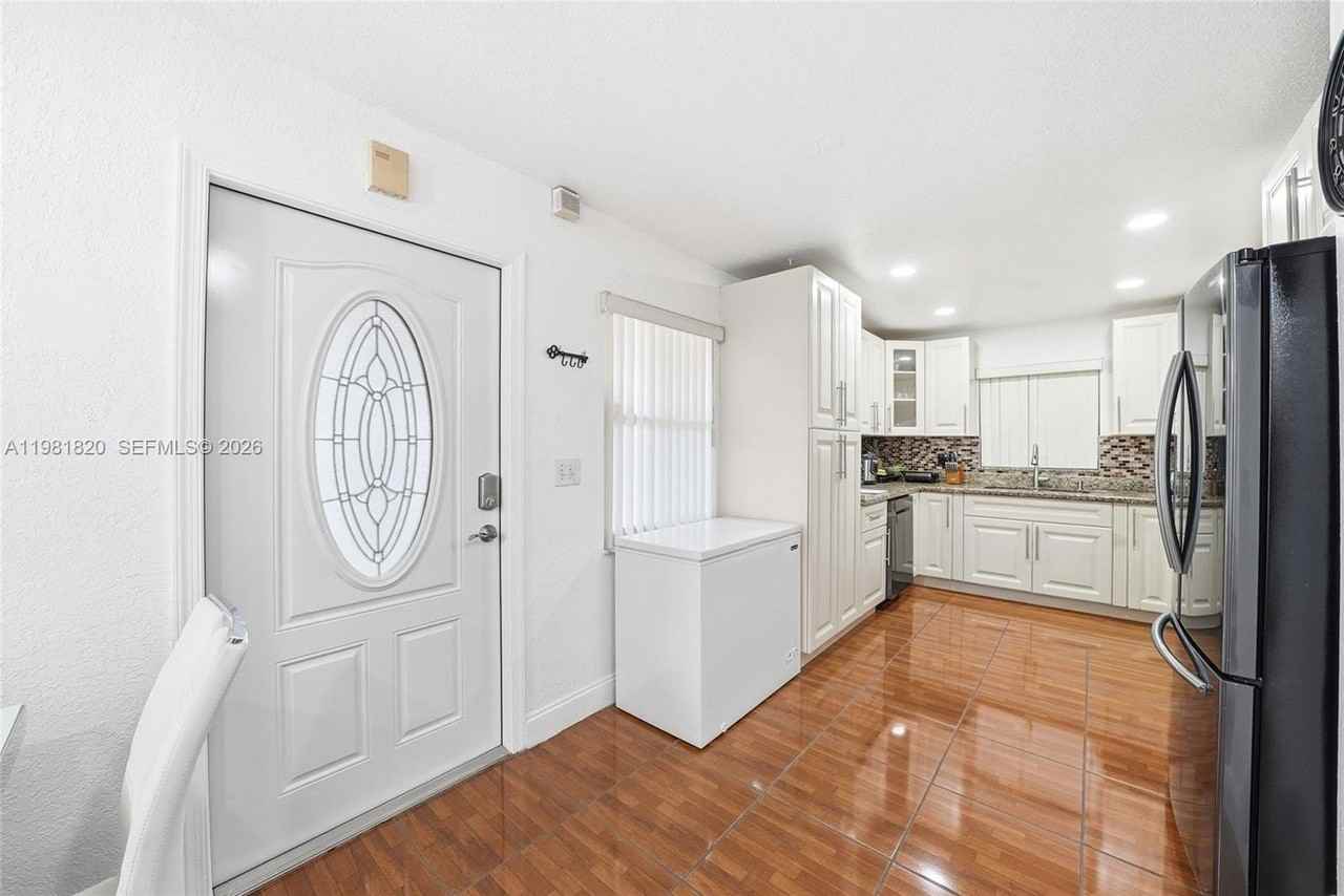 2875 Nw 9th Ct - Photo 4 of 25