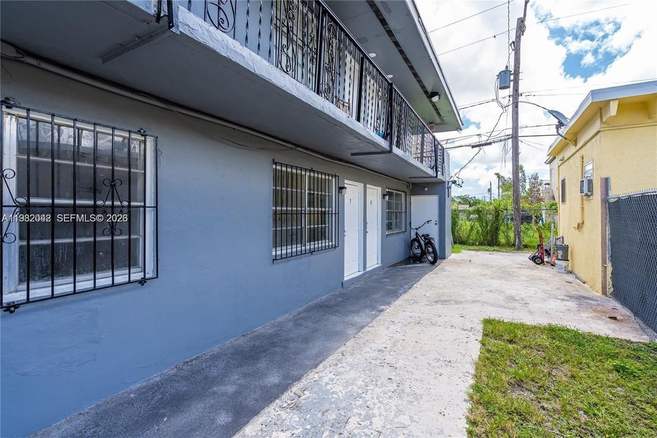 1445 Nw 2nd Ave #3 - Photo 4 of 21