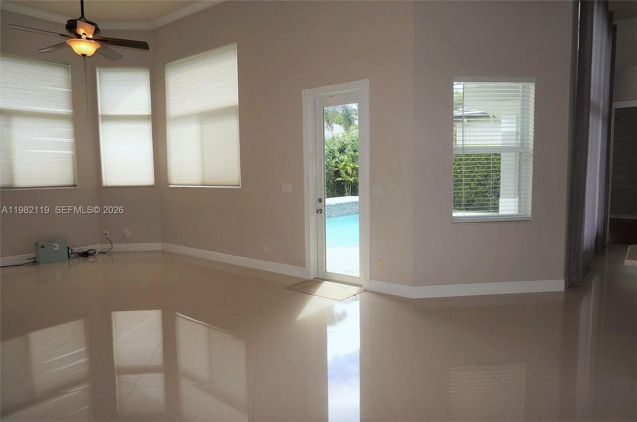 8006 N Savannah Cir - Photo 3 of 17