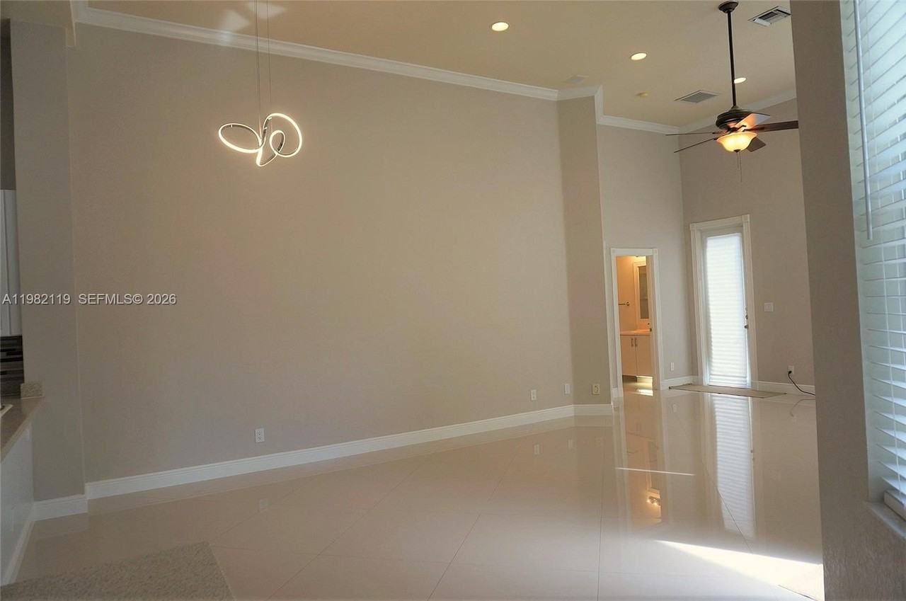 8006 N Savannah Cir - Photo 4 of 17