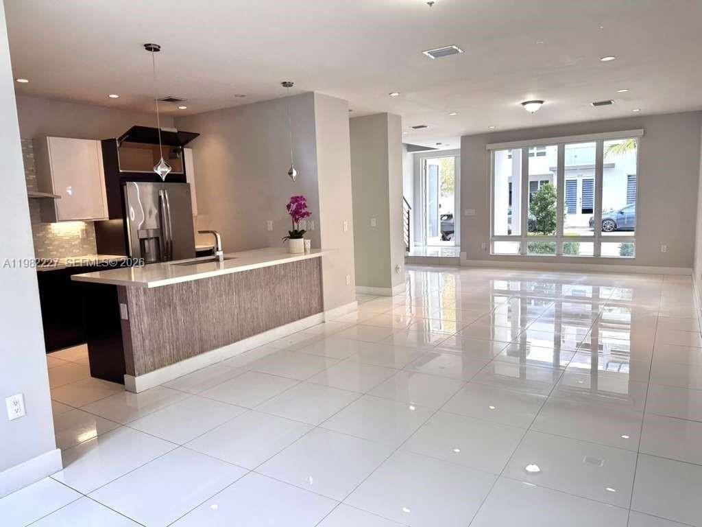 6458 Nw 103rd Psge - Photo 7 of 30