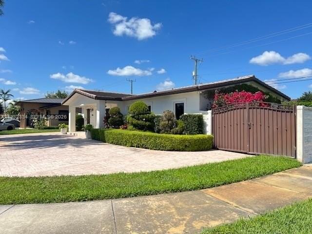 7901 Nw 171st St - Photo 4 of 38