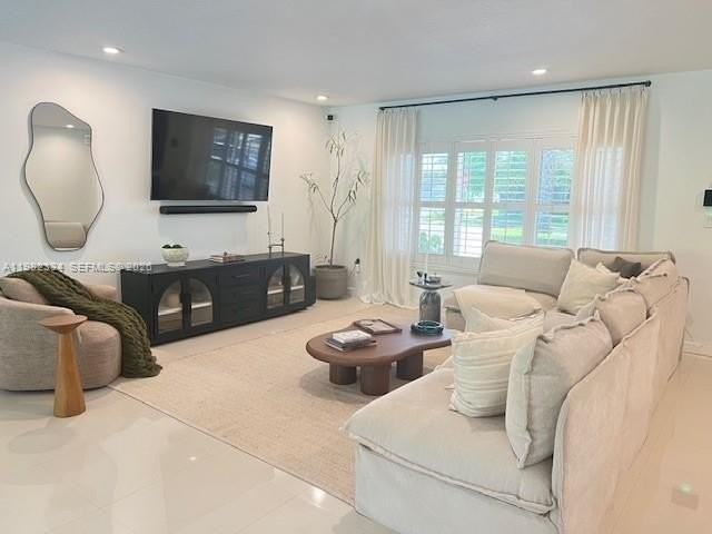 7901 Nw 171st St - Photo 7 of 38