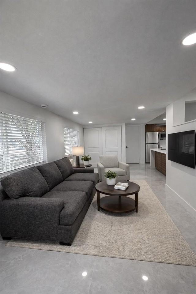 916 Ne 2nd St #D - Photo 4 of 10