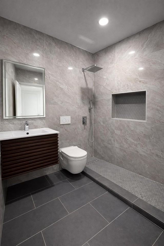 916 Ne 2nd St #D - Photo 6 of 10