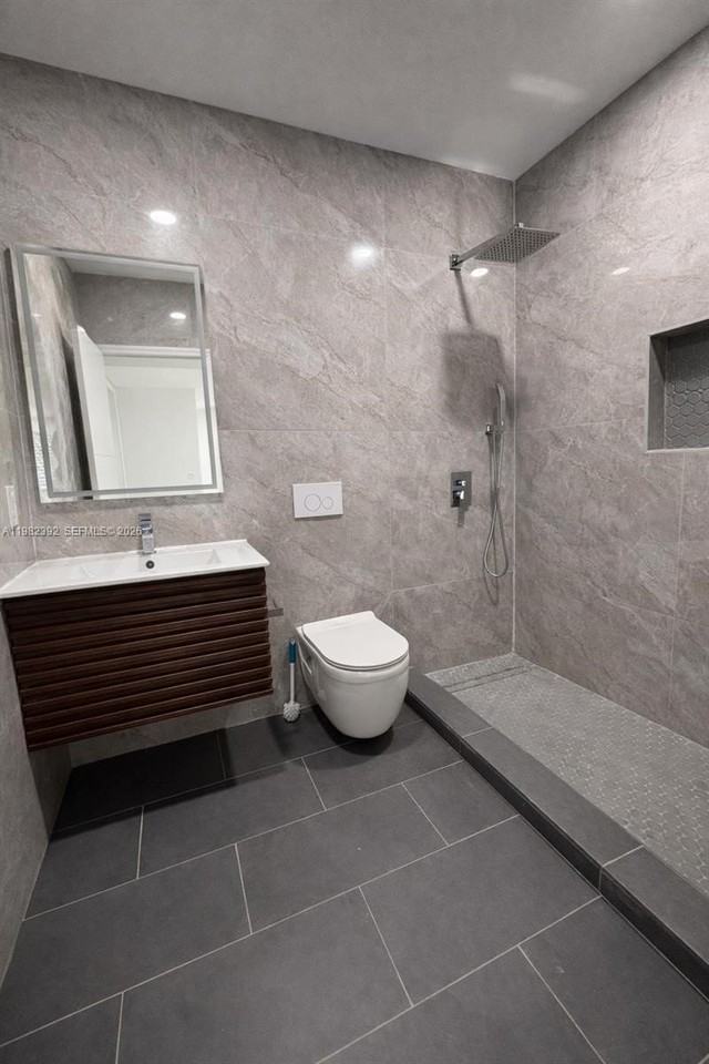 916 Ne 2nd St #D - Photo 7 of 10