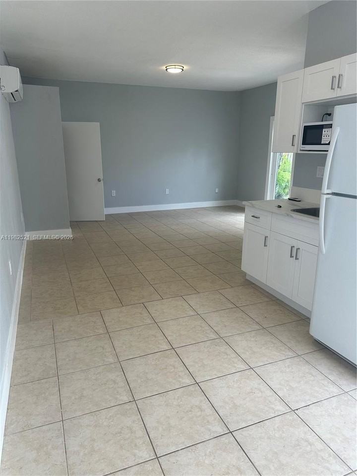 11440 Sw 47th St #REAR - Photo 6 of 10