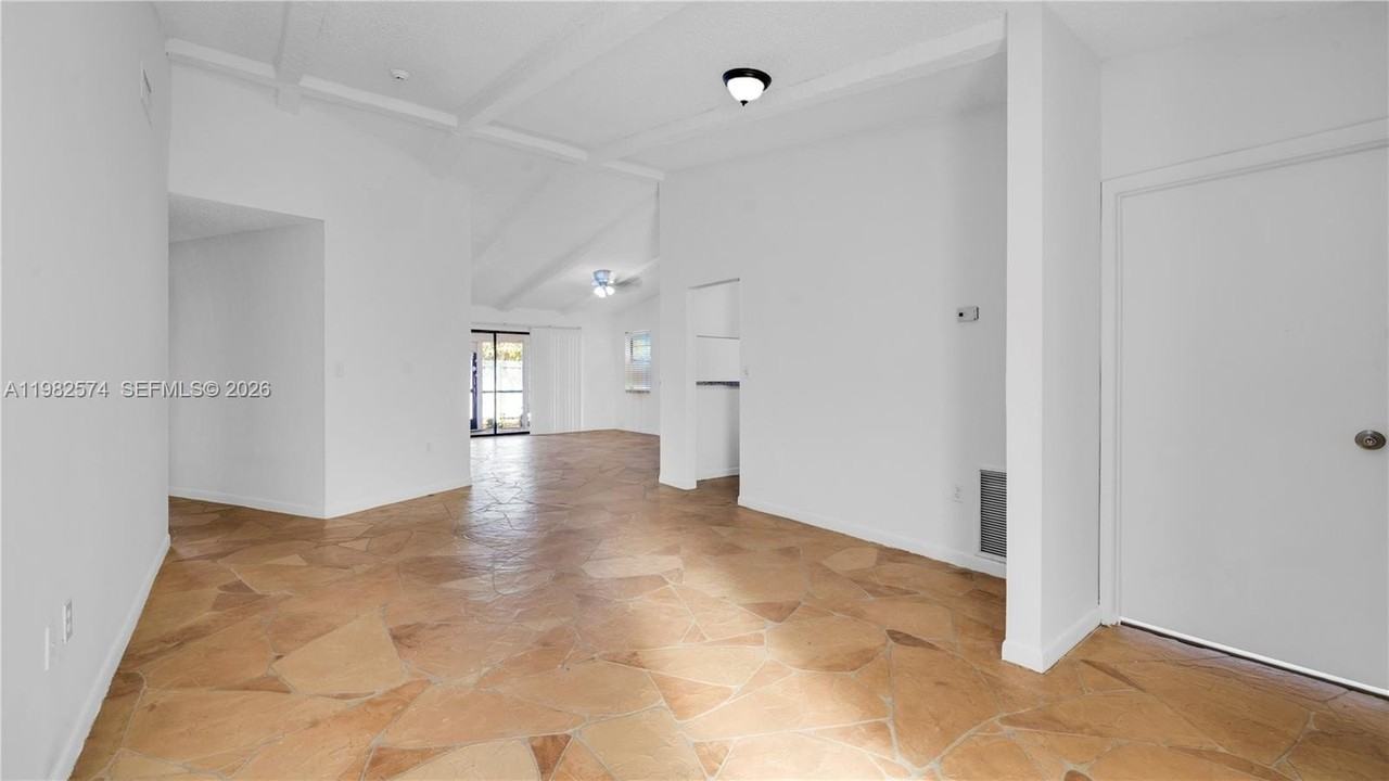 10583 La Placida Dr - Photo 4 of 35