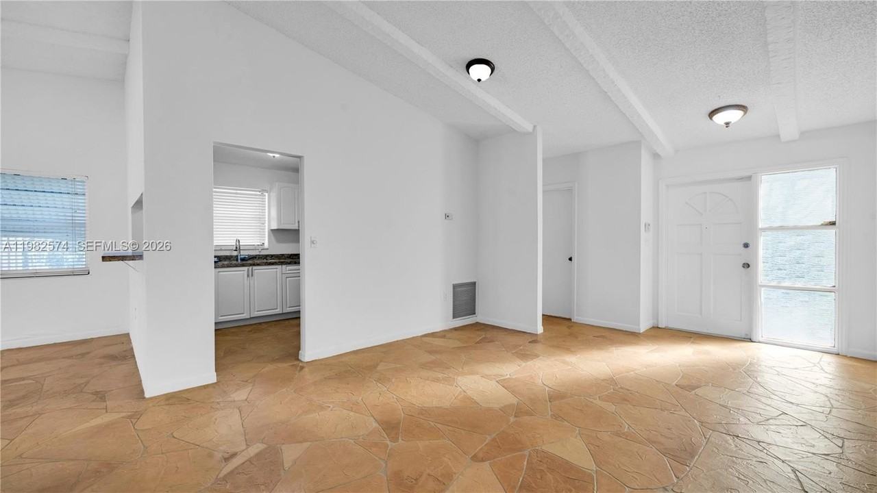 10583 La Placida Dr - Photo 5 of 35