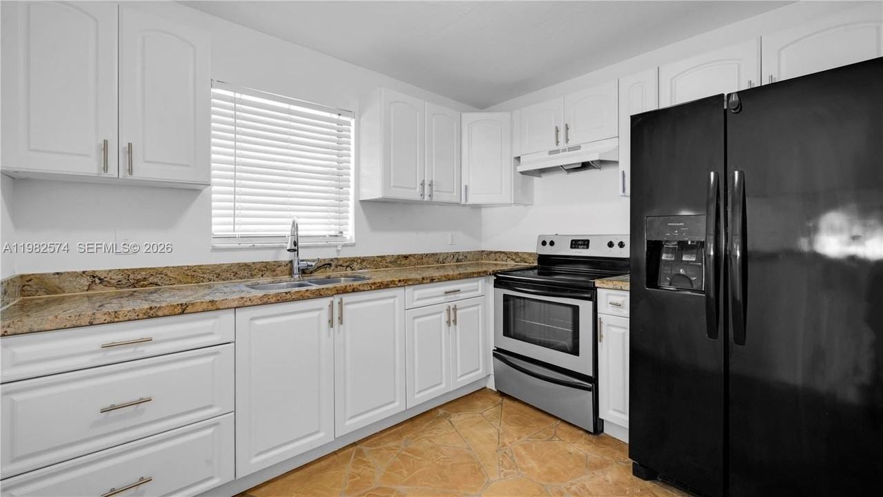 10583 La Placida Dr - Photo 7 of 35