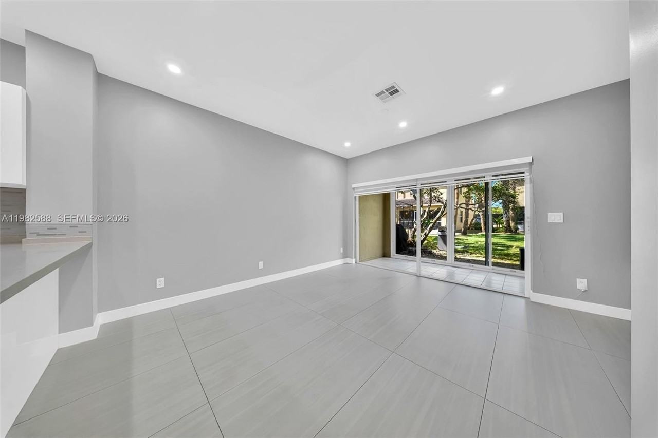 358 Sw 122nd Ave - Photo 2 of 37