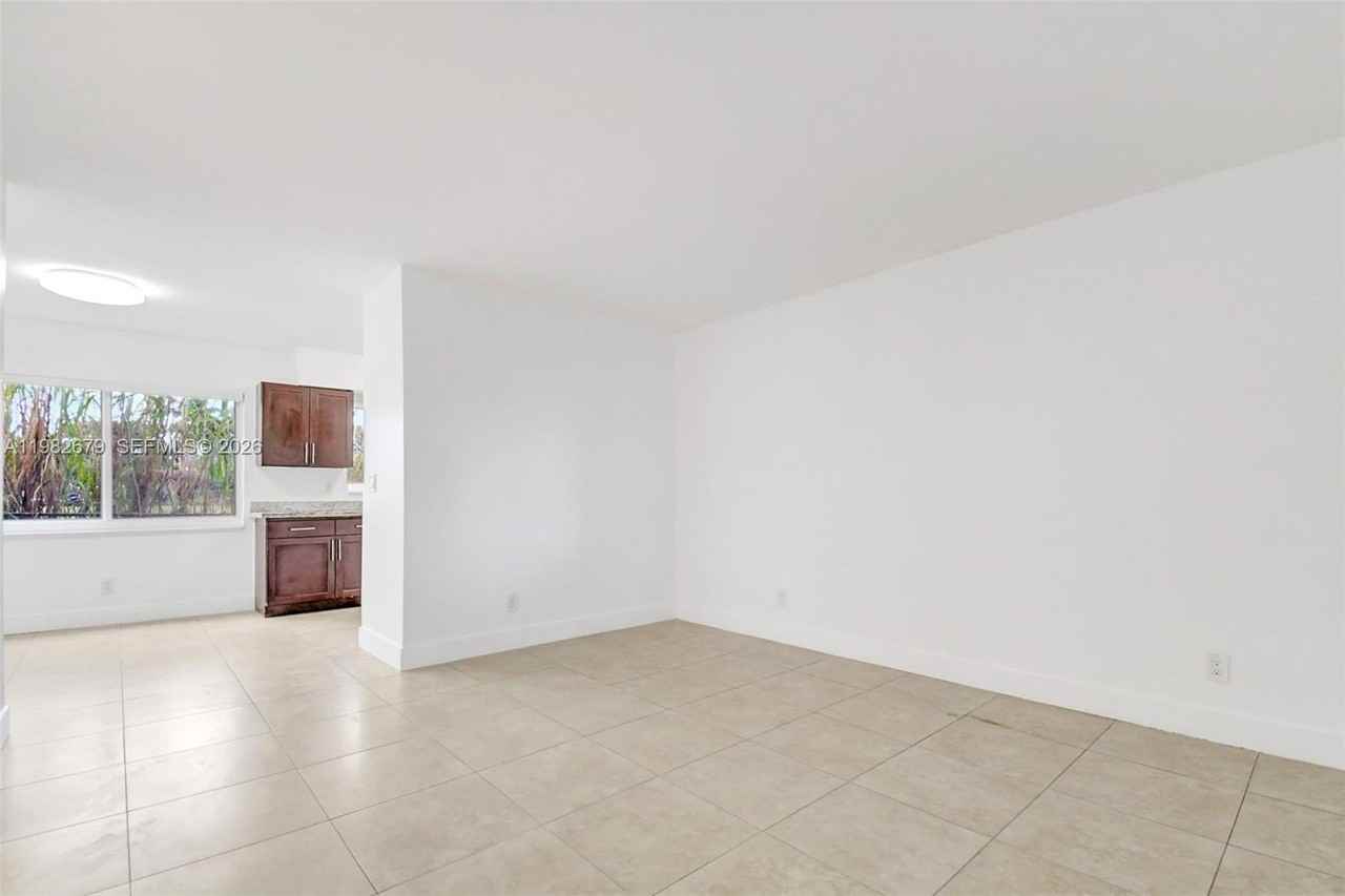 407 Se 9th Ct #3 - Photo 2 of 28