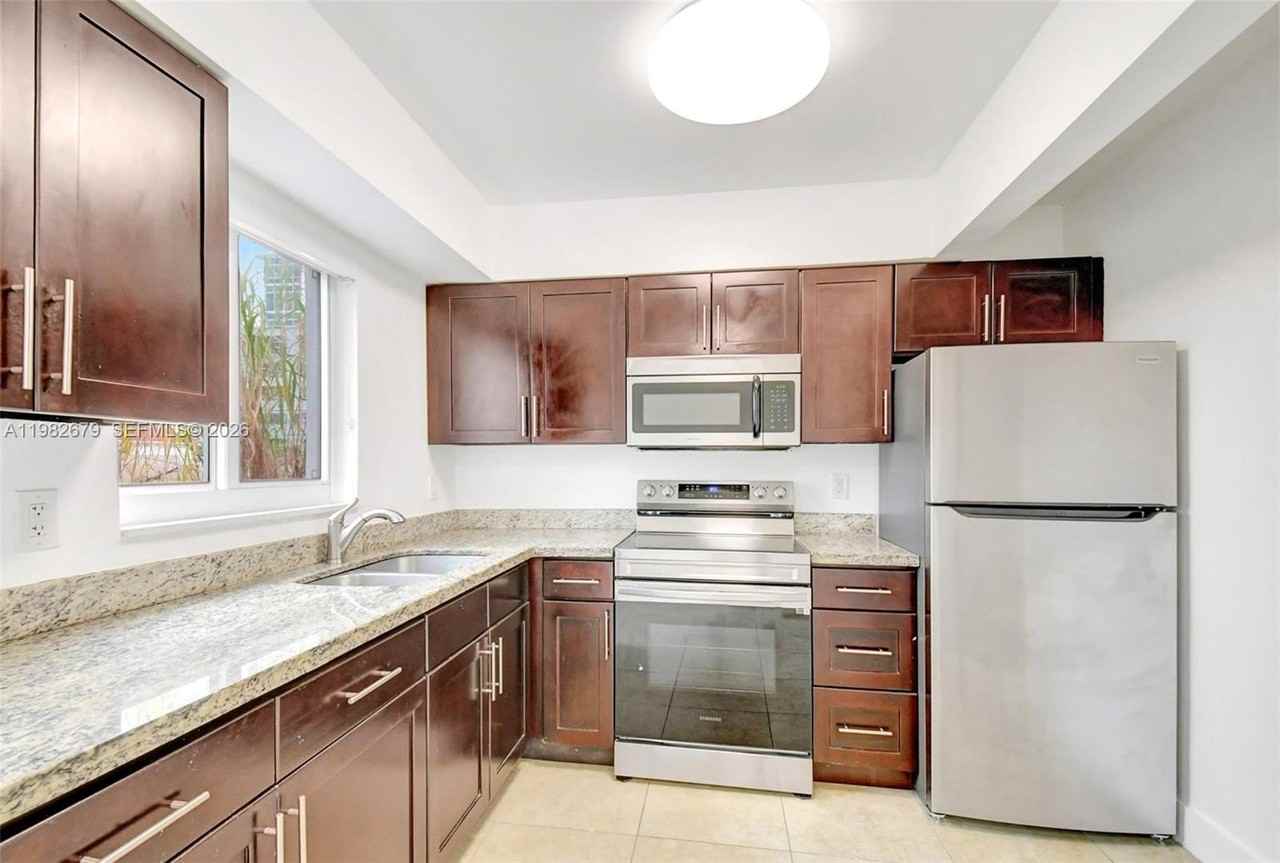 407 Se 9th Ct #3 - Photo 6 of 28