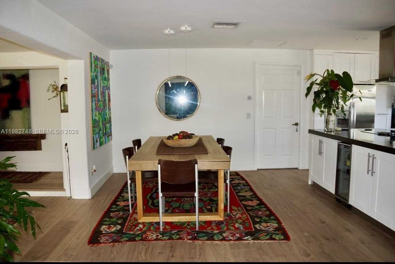 1251 Sw 11th Ter #NA - Photo 4 of 16