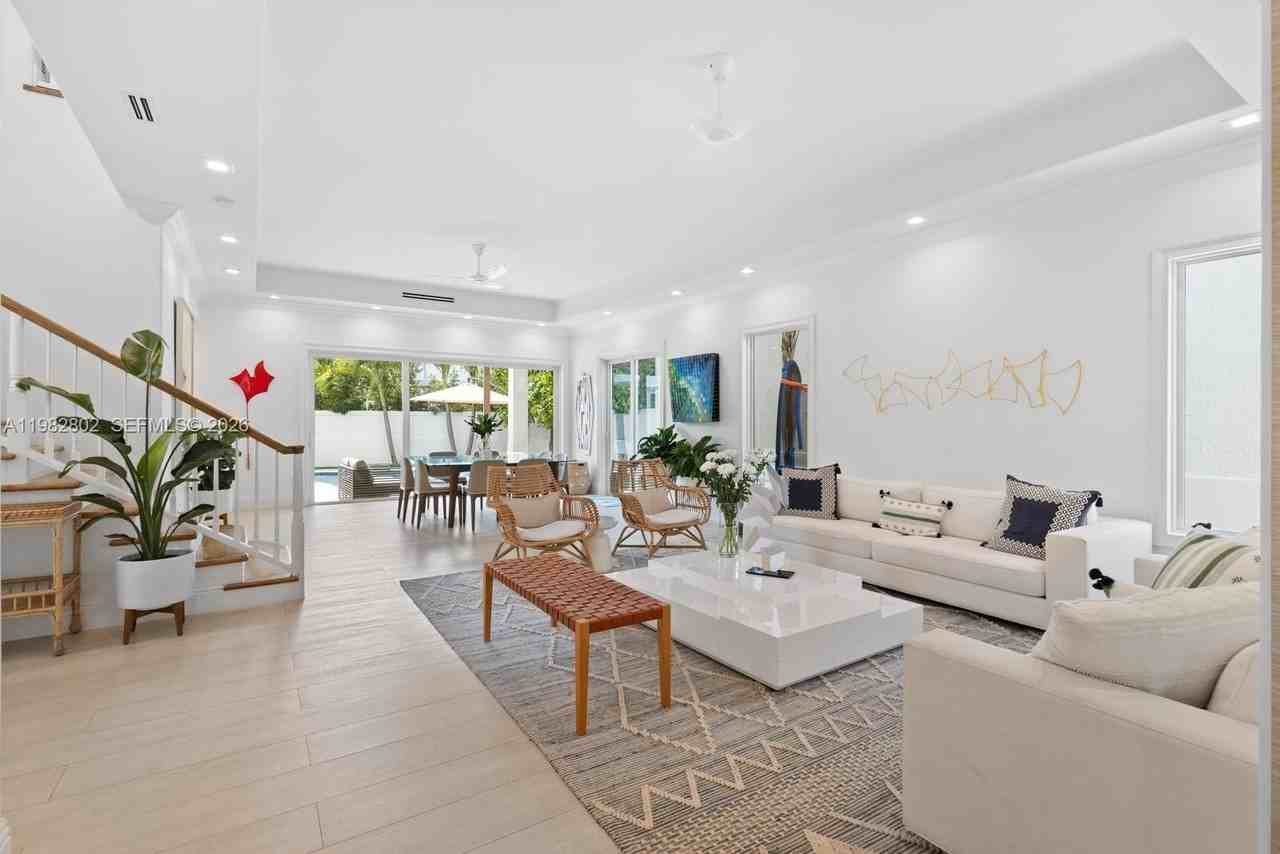 5 Coconut Ln - Photo 2 of 41