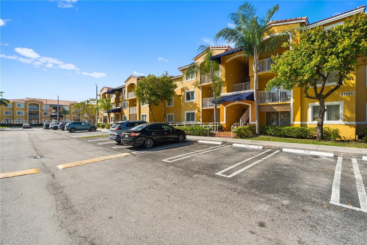 21130 Sw 87th Ave #206 - Photo 2 of 23